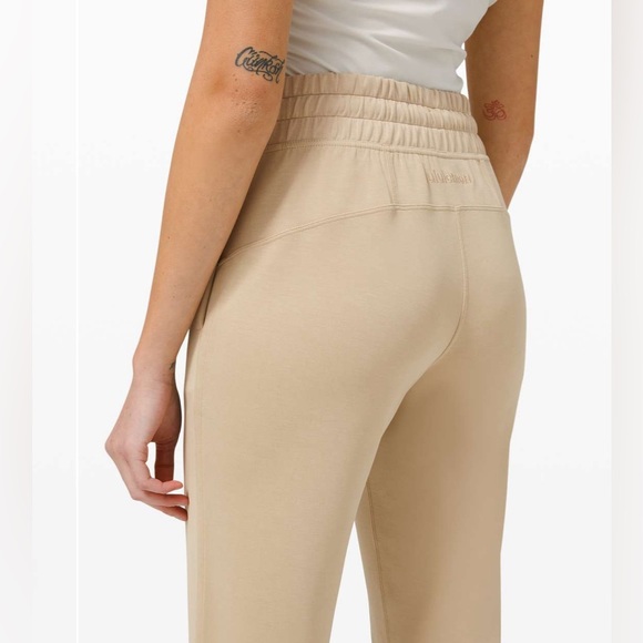 #111 Lululemon Soft Ambitions High Rise Jogger
Trench - Size 12 - Picture 3 of 11